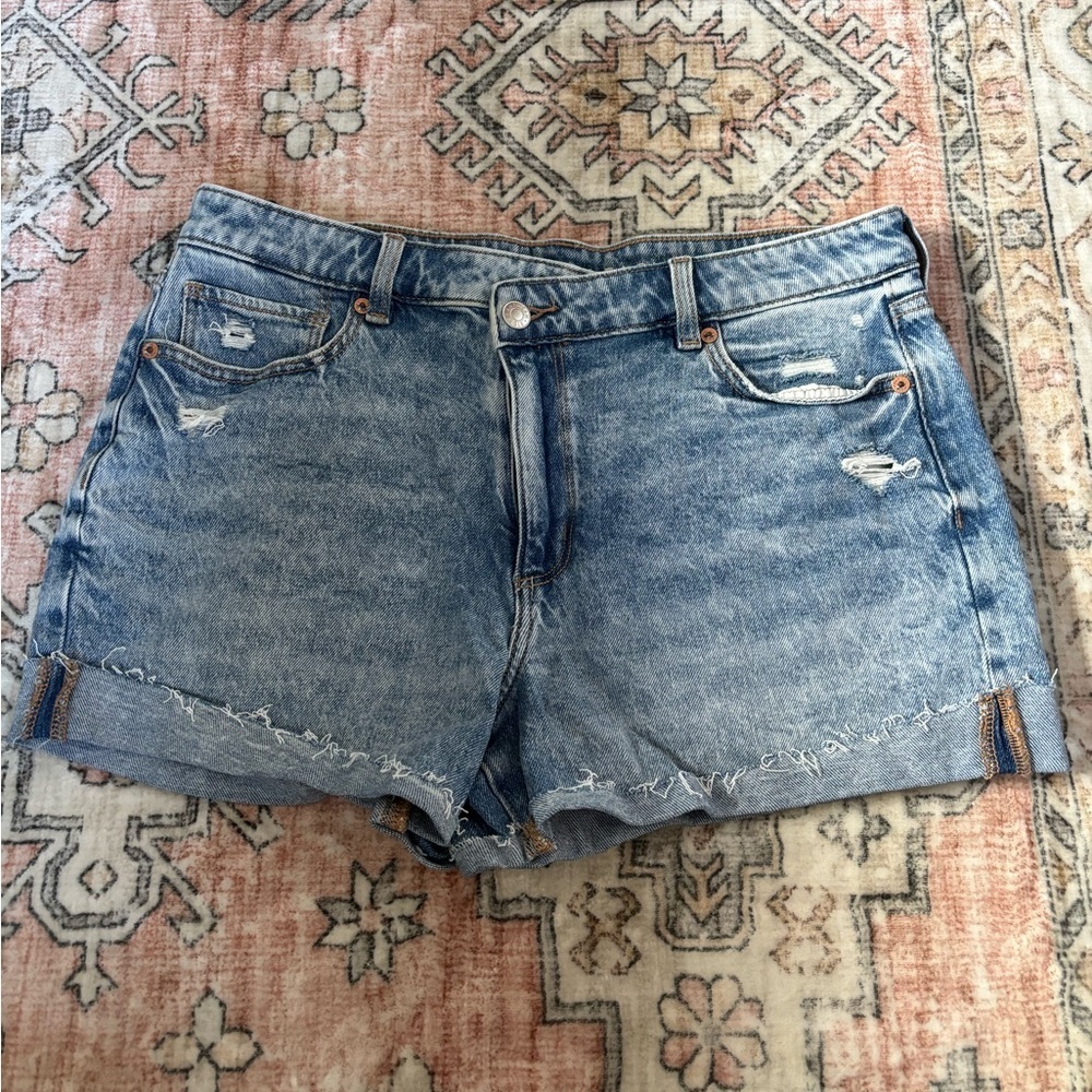 American Eagle acid wash distressed Mom Short Size 10